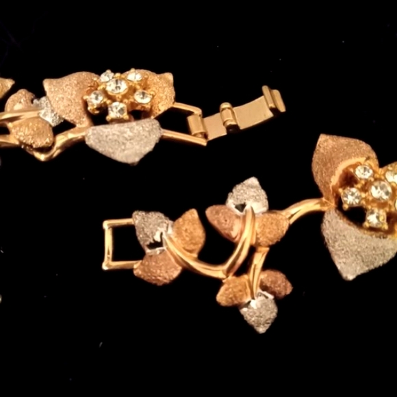 🎁 FREE GIFT INCLUDED 🎁 NWOT Fashion Jewelry Necklace & Clip-on Earrings Set - Picture 3 of 7